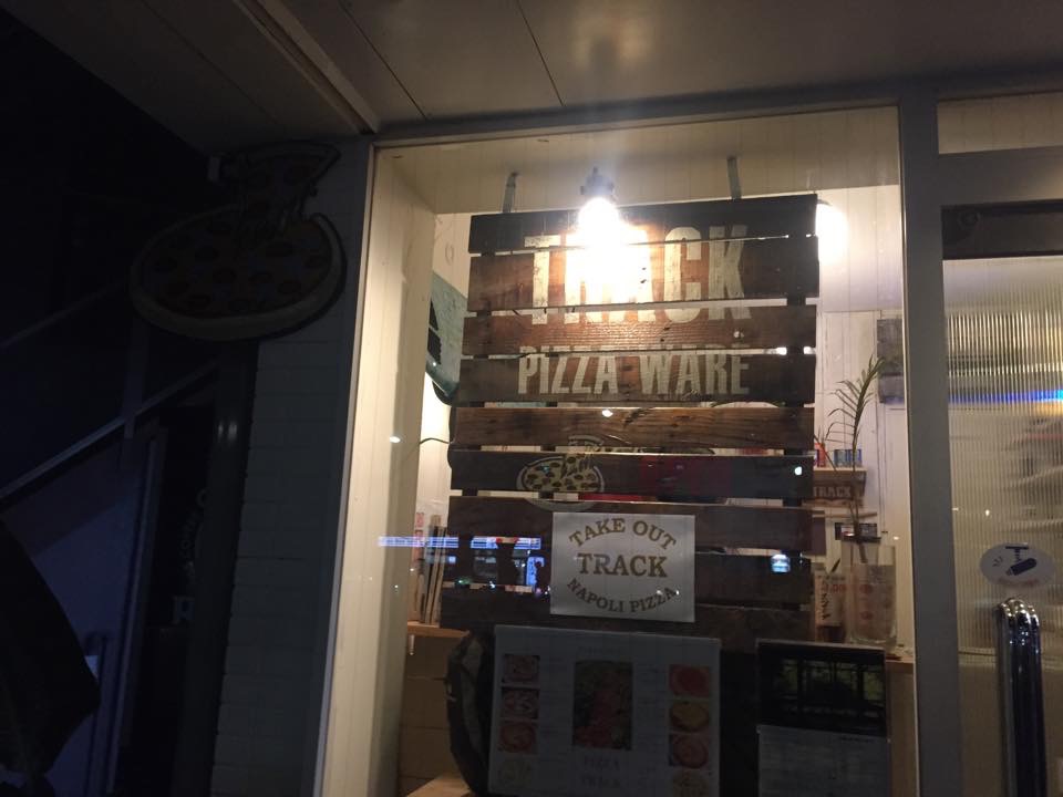 PIZZA TRACK（トラック）「阪急六甲北の登山口近くにテイクアウトなピザ屋さん！！」
